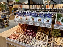 688-biocoop-publier-amphion-magasin-bio-alimentation-patate-oignon-legume-saison-local.webp